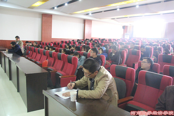 参加会议的老师和同学
