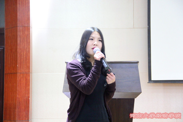 陈招娣女士在讲话.jpg