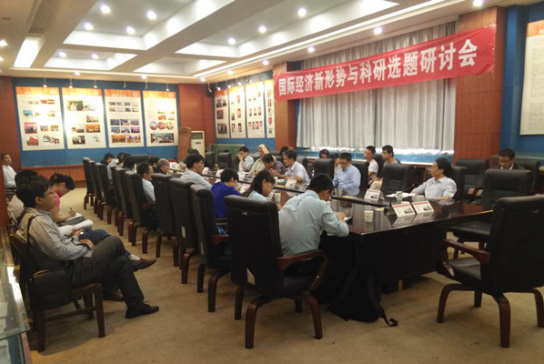 老师们认真思考总结